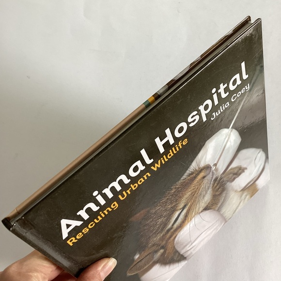 4 /💲20 🤑 Animal Hospital hardcover book - Picture 2 of 5